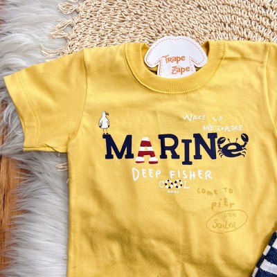 Conj. Camiseta Marine Deep Fisher e Bermuda Listrada em Linho - Mostarda e Marinho
